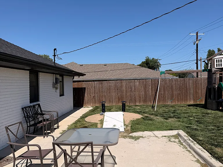 1402 SW 66th St — Photo 30