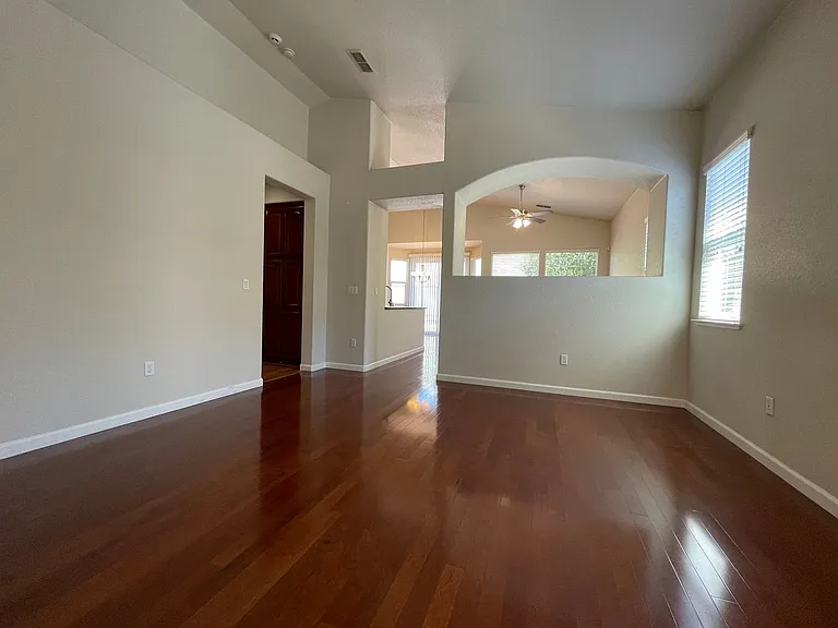 444 Lone Spur Dr — Photo 4