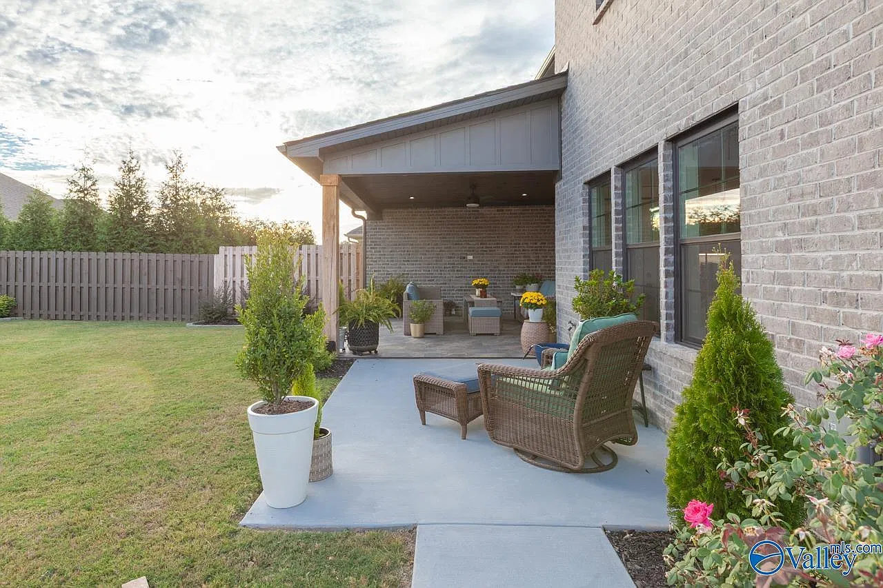 4 bed, 3.0 bath, 2166 sqft, $2,850 — Photo 3