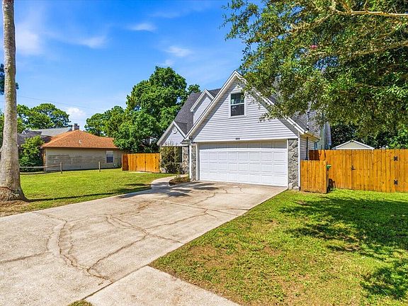 2nd image of 209 Seville Cir