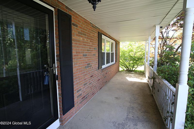 4th image of 37 Alpine Drive
