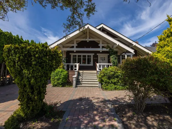 908 Cowichan St, Victoria, BC V8S 4E5