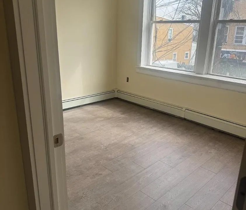 213 Harrison Ave