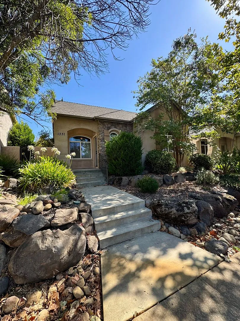 Available Soon! Beautiful Home in California Park — Photo 1