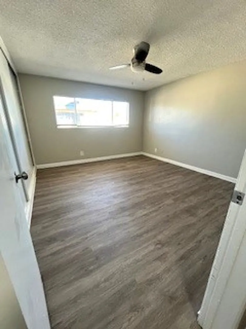 951 Springfield St — Photo 3
