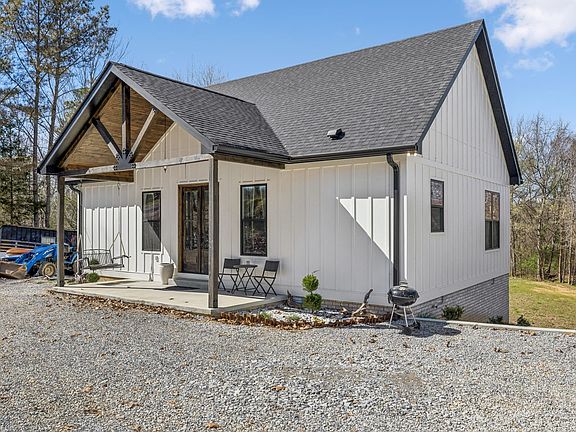 4th image of 1602 White Oak Rd