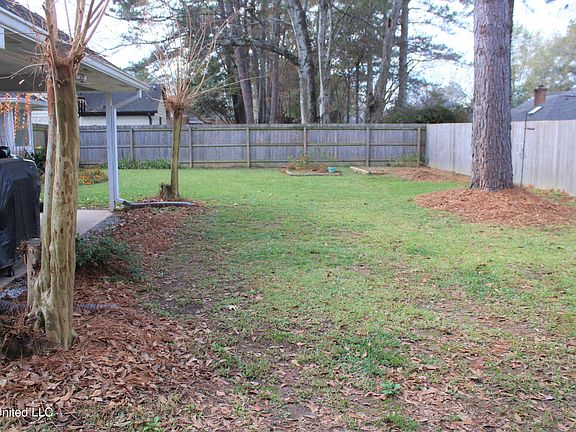 2nd image of 555 Dogwood Holw