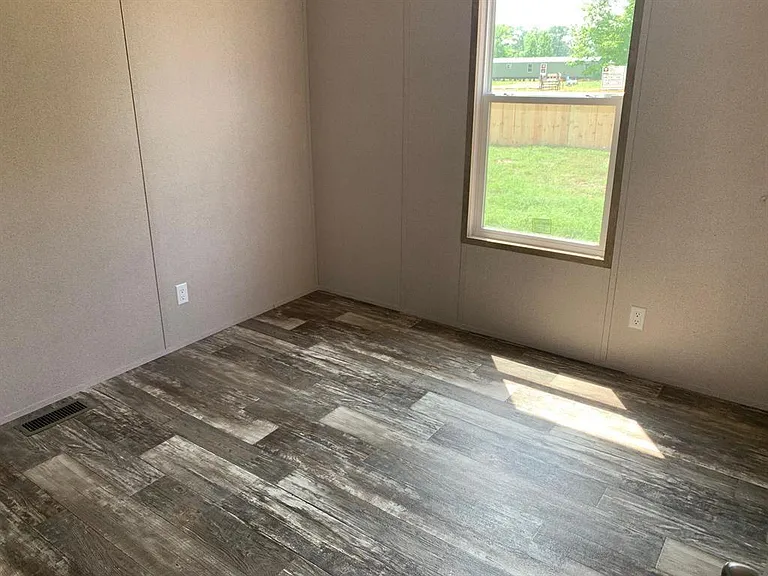 16496 Dunhill Ln — Photo 10