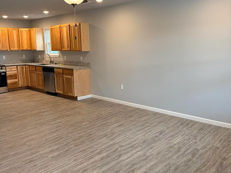 618 N Hall St #A — Photo 3