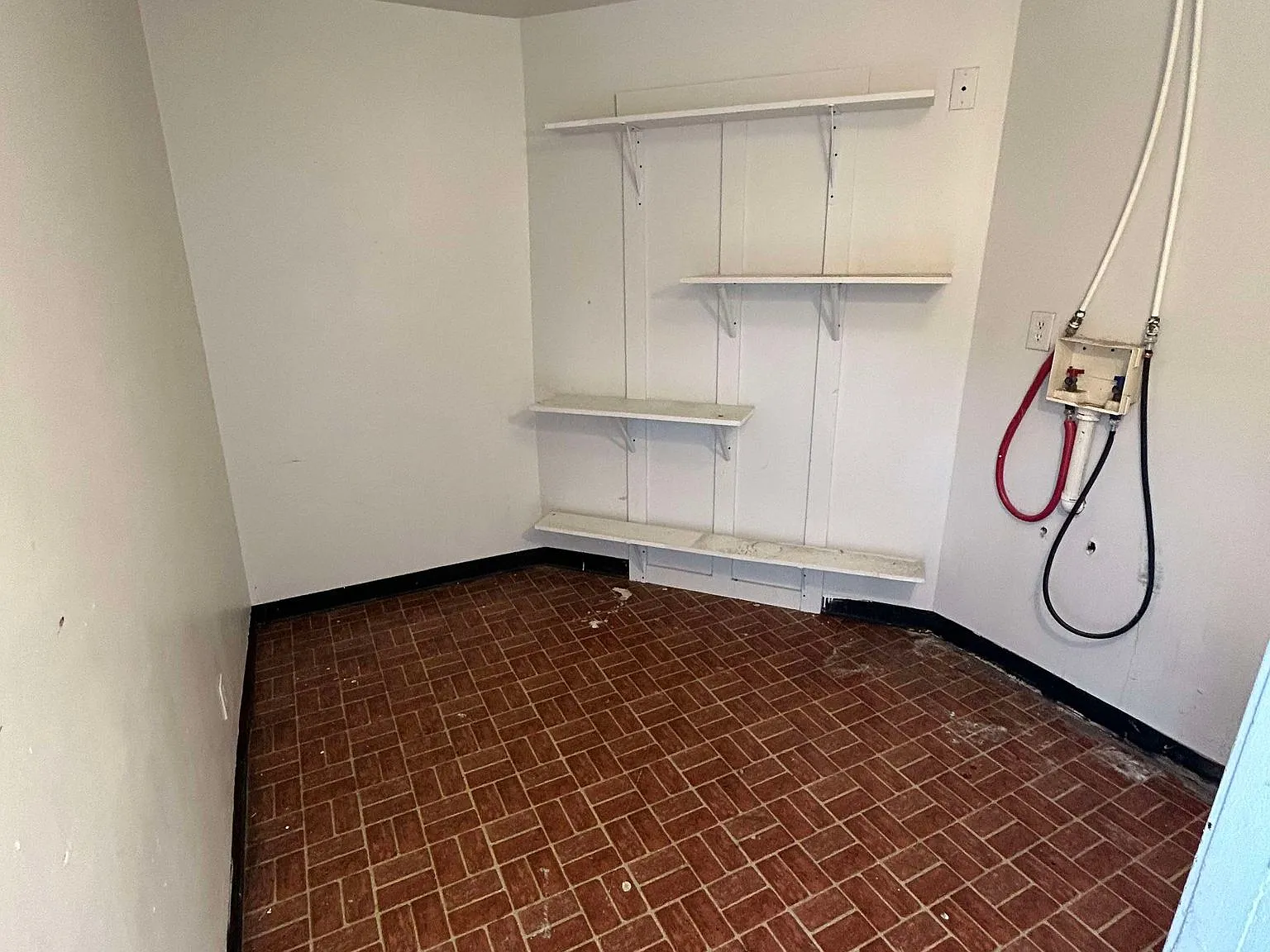 402 Elm St — Photo 4