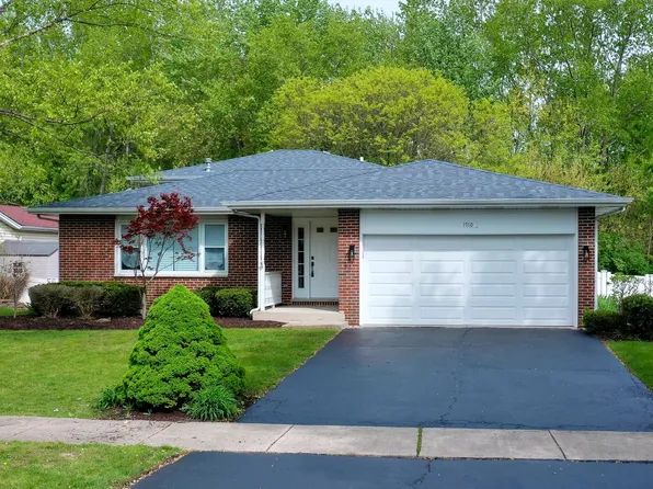 1710 Hidden Valley Dr, Bolingbrook, IL 60490