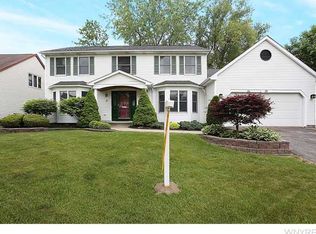 25 Beachridge Dr, East Amherst, NY 14051