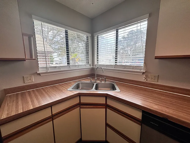 6536 Valene Ct — Photo 12
