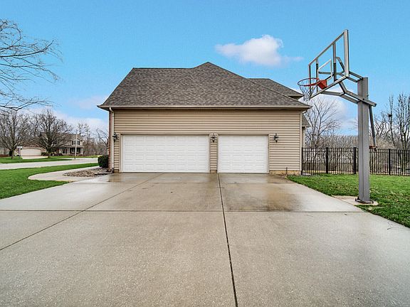 4th image of 6825 73rd Ct