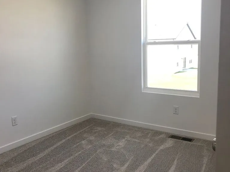 1062 W Holly St — Photo 30