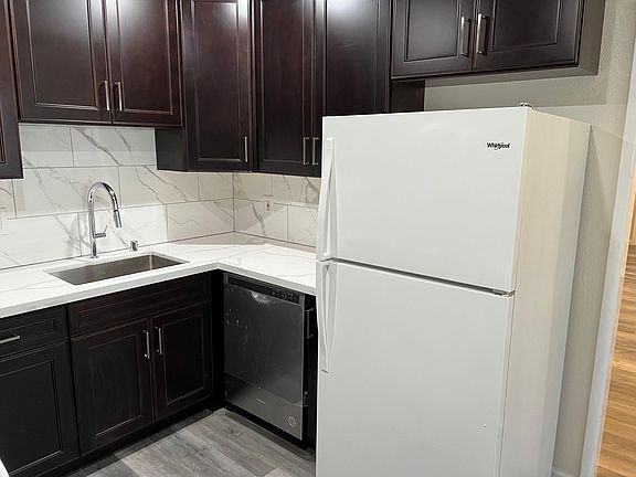 4th image of 1477 Grove Ave #105