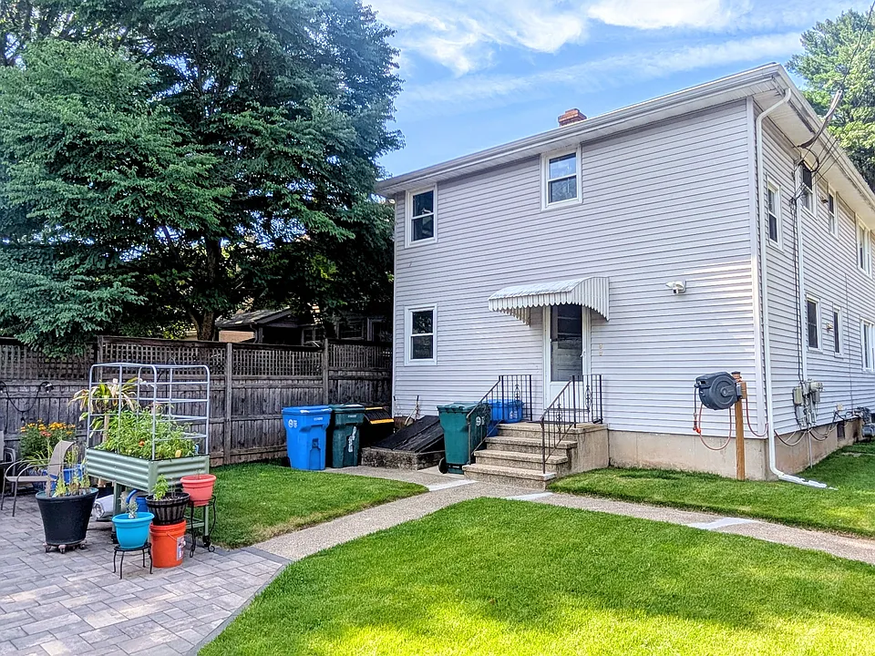 132 Putnam Ave #1