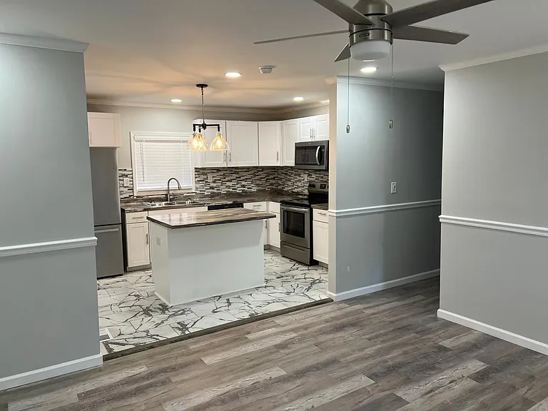 207 Herbert St — Photo 3