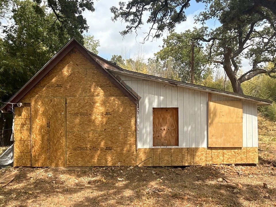 1st image of 203 E 9th St