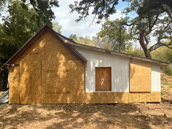 203 E 9th St, Shady Shores, TX 76208