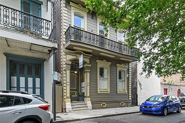 1309 Dauphine St #2