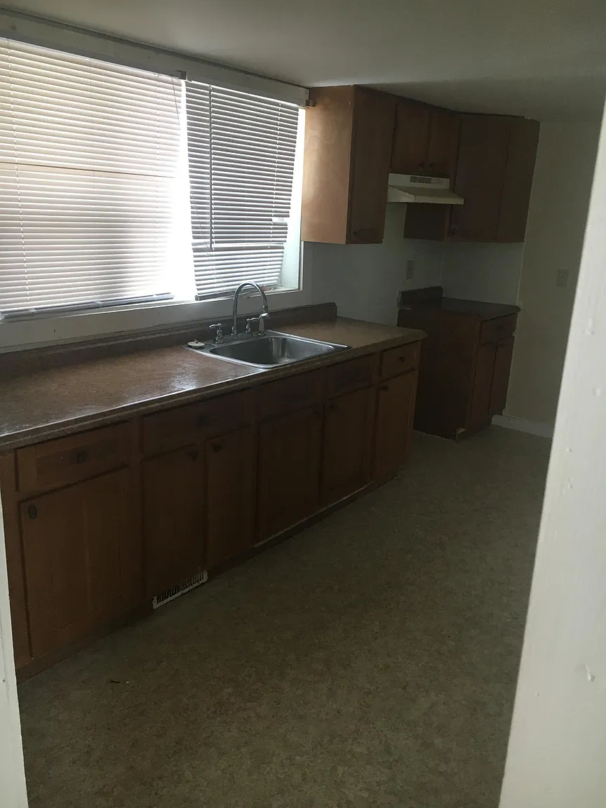 317 Watson St photo 1