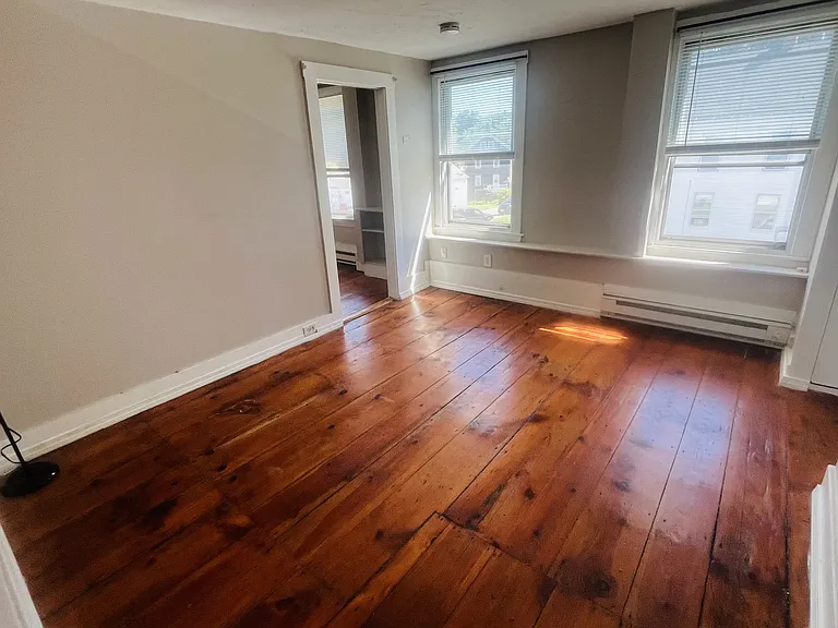 347 Main St #4 — Photo 3