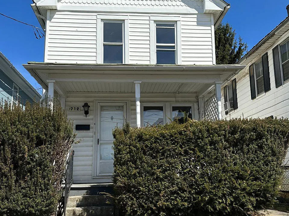 712 W King St