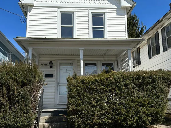 712 W King St, Martinsburg, WV 25401