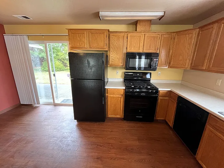 1426 Underwood Ct — Photo 4