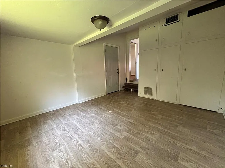 2901 E Malden Ave — Photo 10