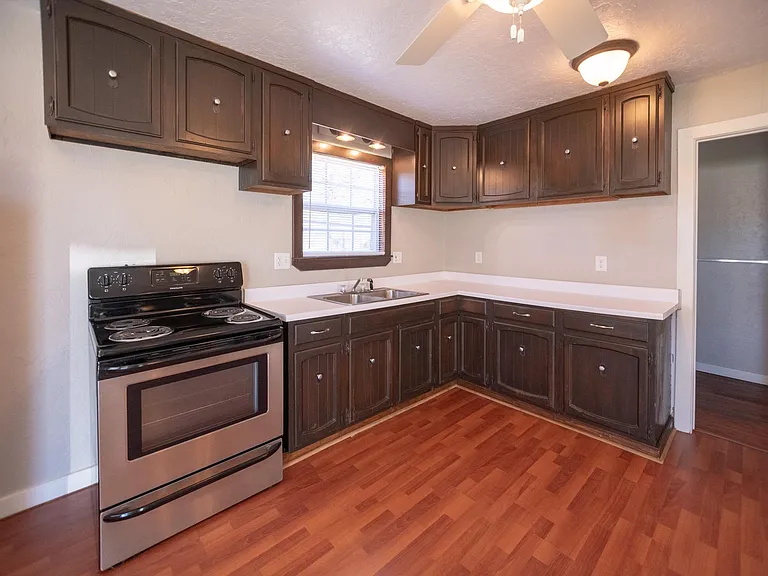 1725 Classen Blvd — Photo 8
