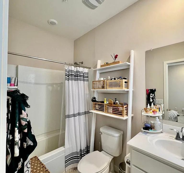 2145 W Harmont Dr
