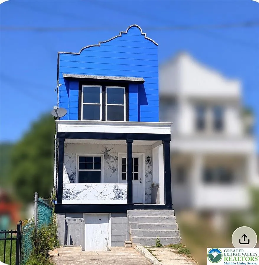 4 bed, 2.5 bath, 1860 sqft, $1,300 — Photo 1