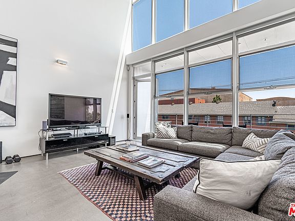 4th image of 611 N Bronson Ave APT 7