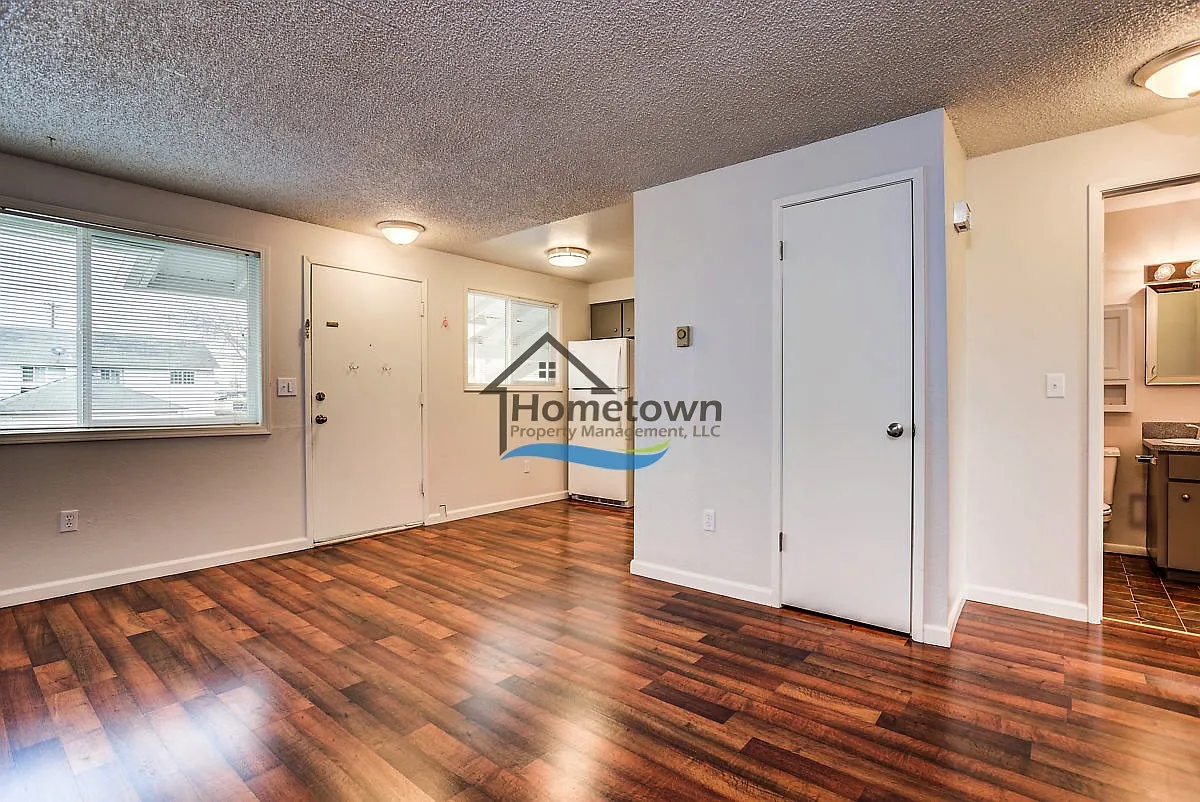 110 E Borah Ave — Photo 4