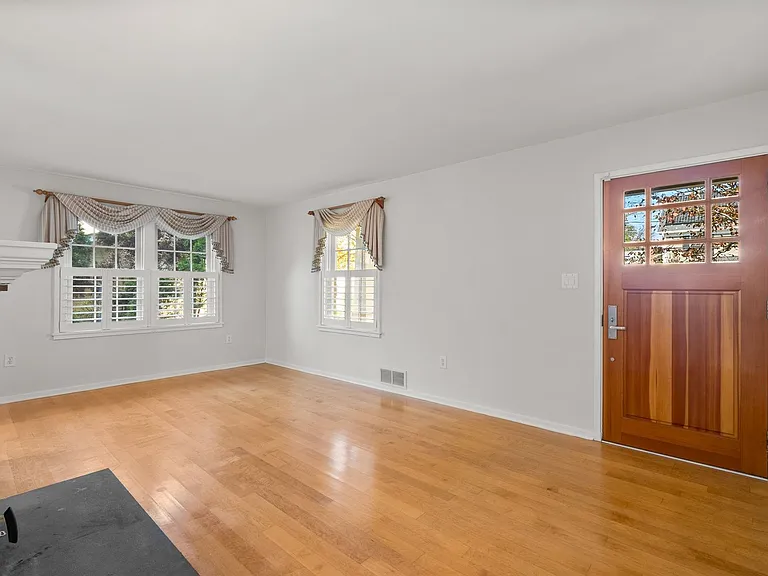 4116 Warner St — Photo 2