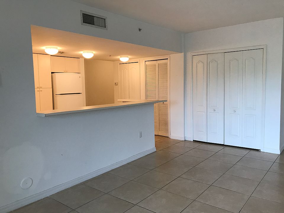 1st image of 120 SW 37th Ave APT 305