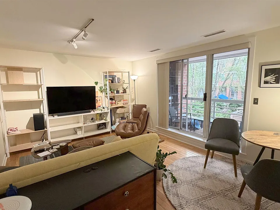 2 Chestnut St #23