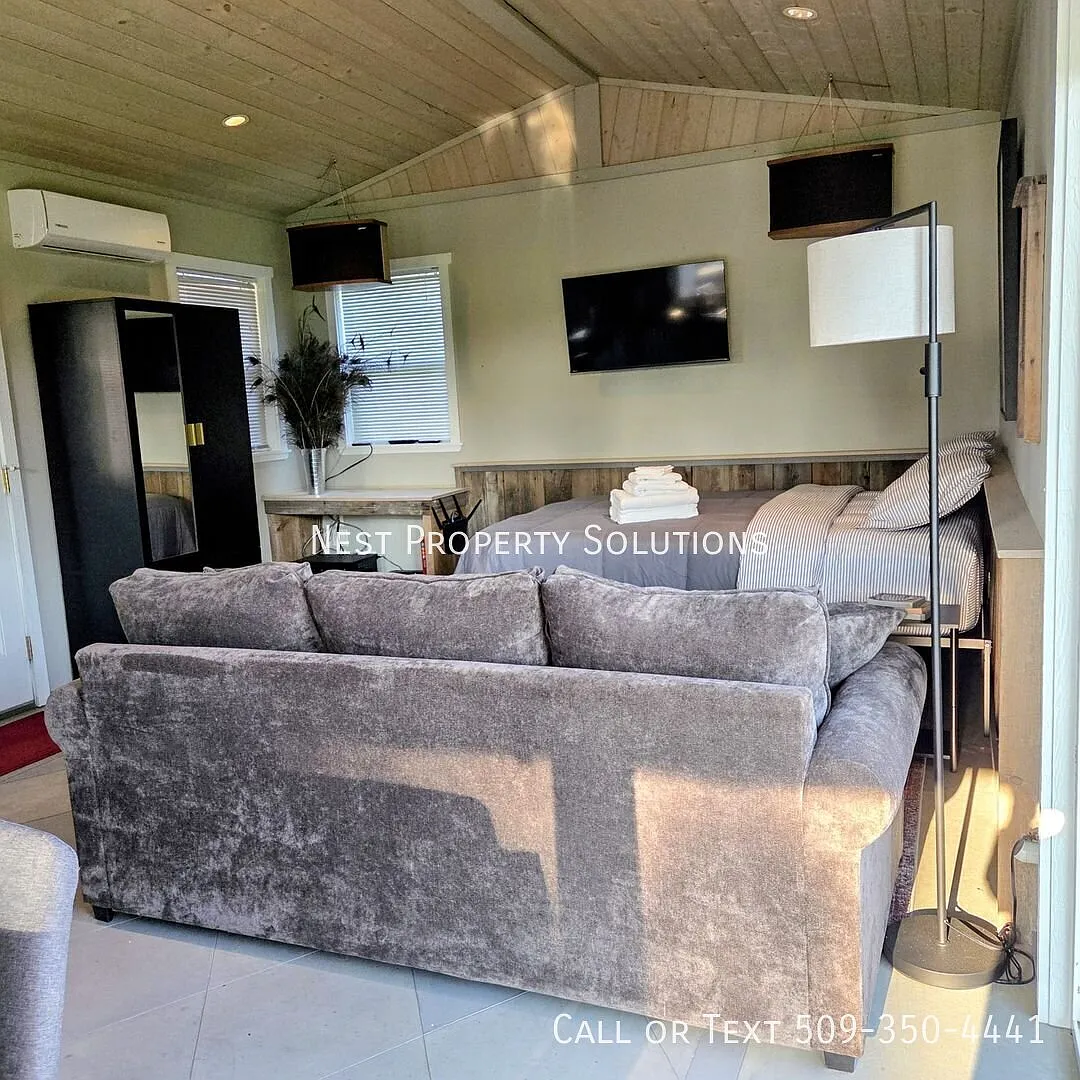 Fully Furnished Studio on the Golf Course — Photo 2