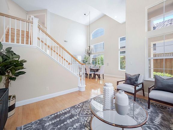3rd image of 340 Gardenia Dr