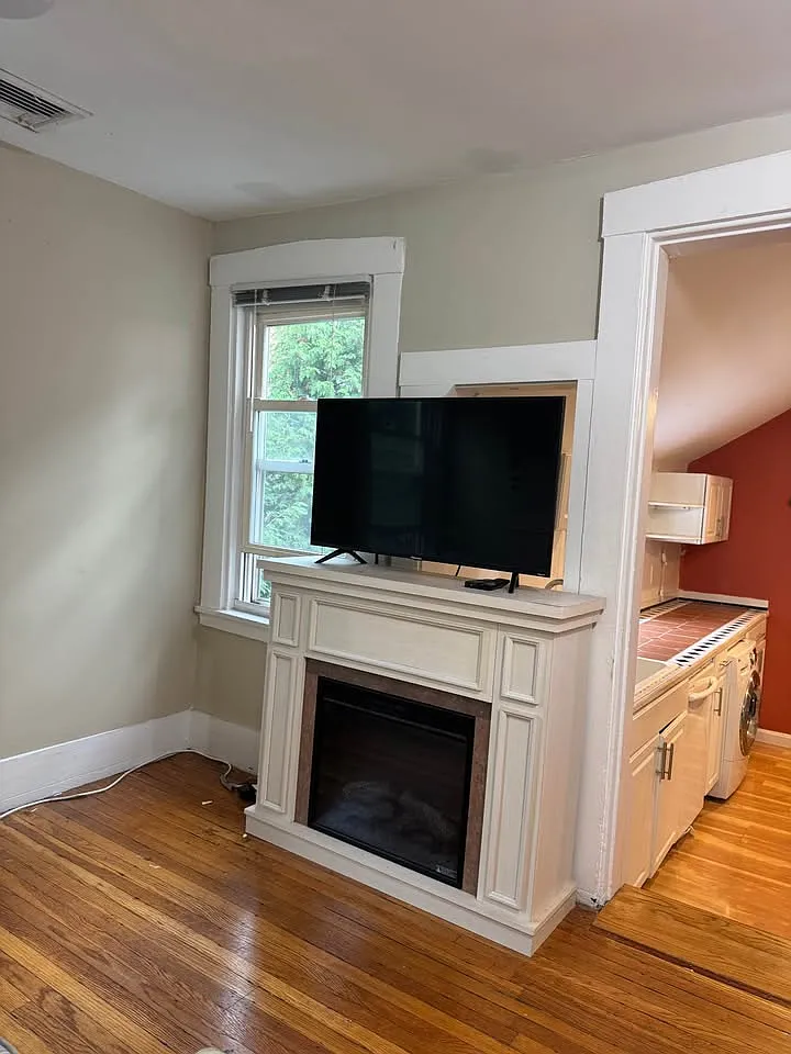3 bed, 1100 sqft, $3,950 — Photo 4