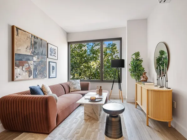 75 Dupont Street image 2 of 31