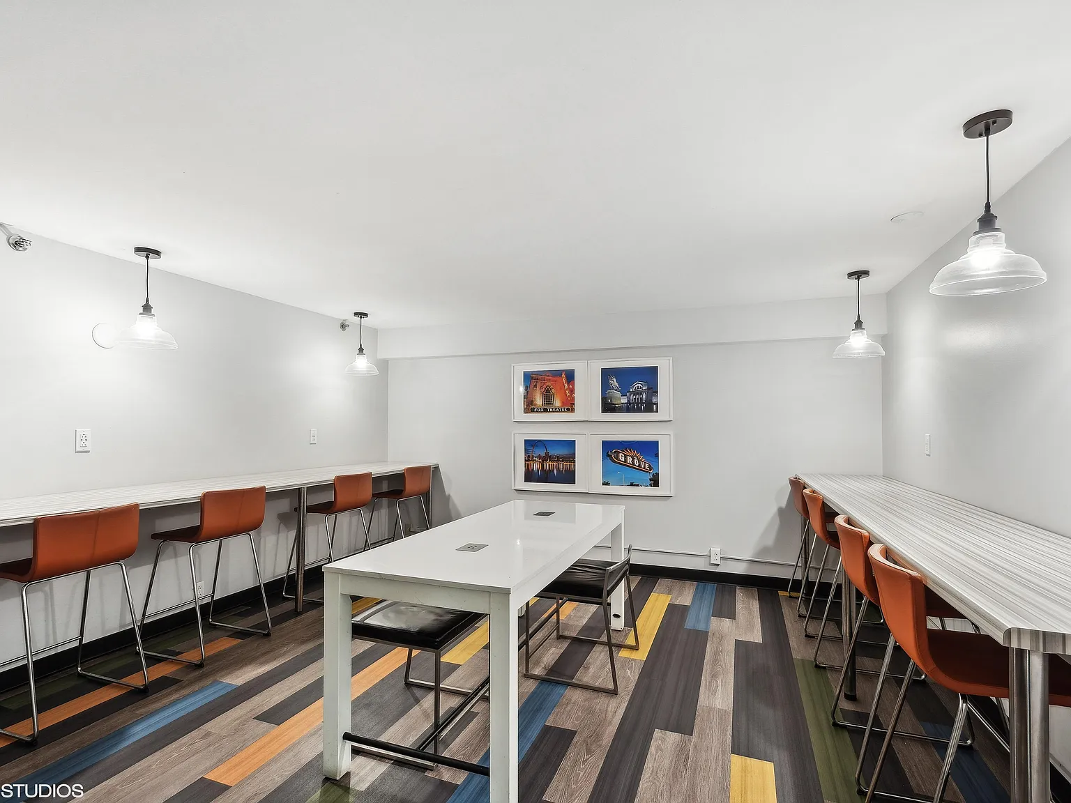 Delmar Loop Apartments — Photo 3