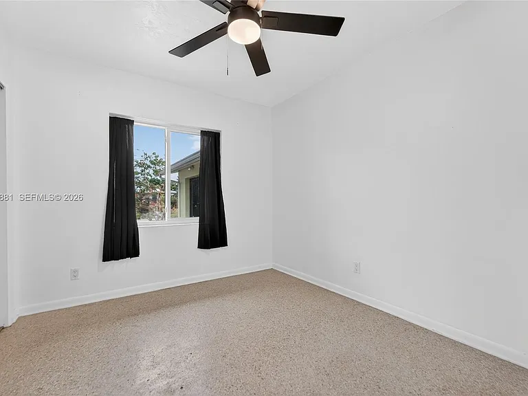 607 Coconut Ave N — Photo 11