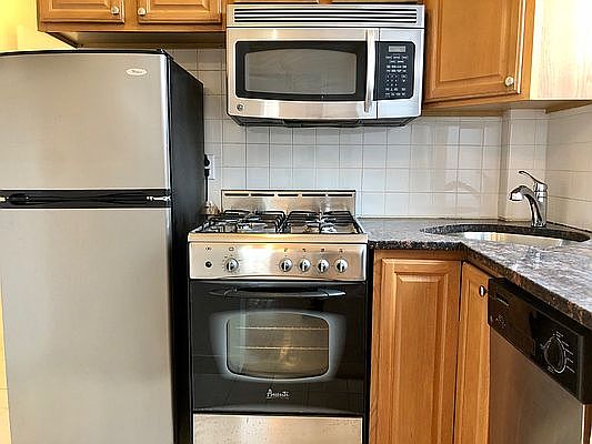 3rd image of 184 W 10th St APT 3A