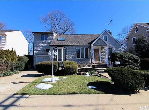 2nd image of 550 Forest Ave