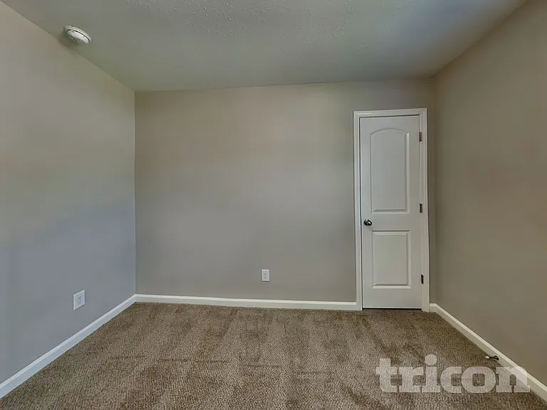427 Randolph Dr — Photo 13