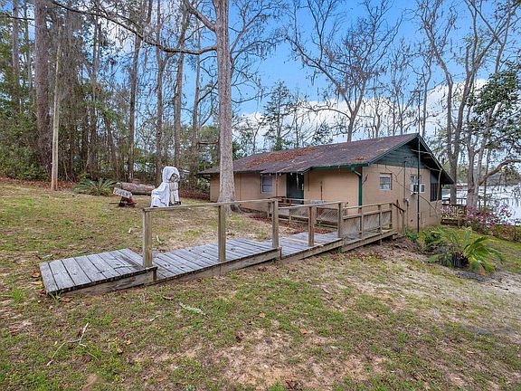 3rd image of 399 Davidson St