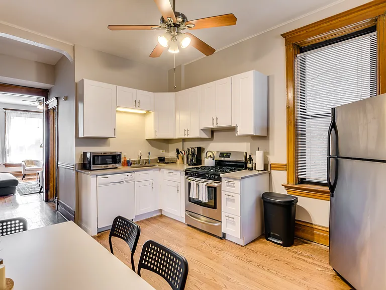 1648 N Oakley Ave #2 — Photo 8
